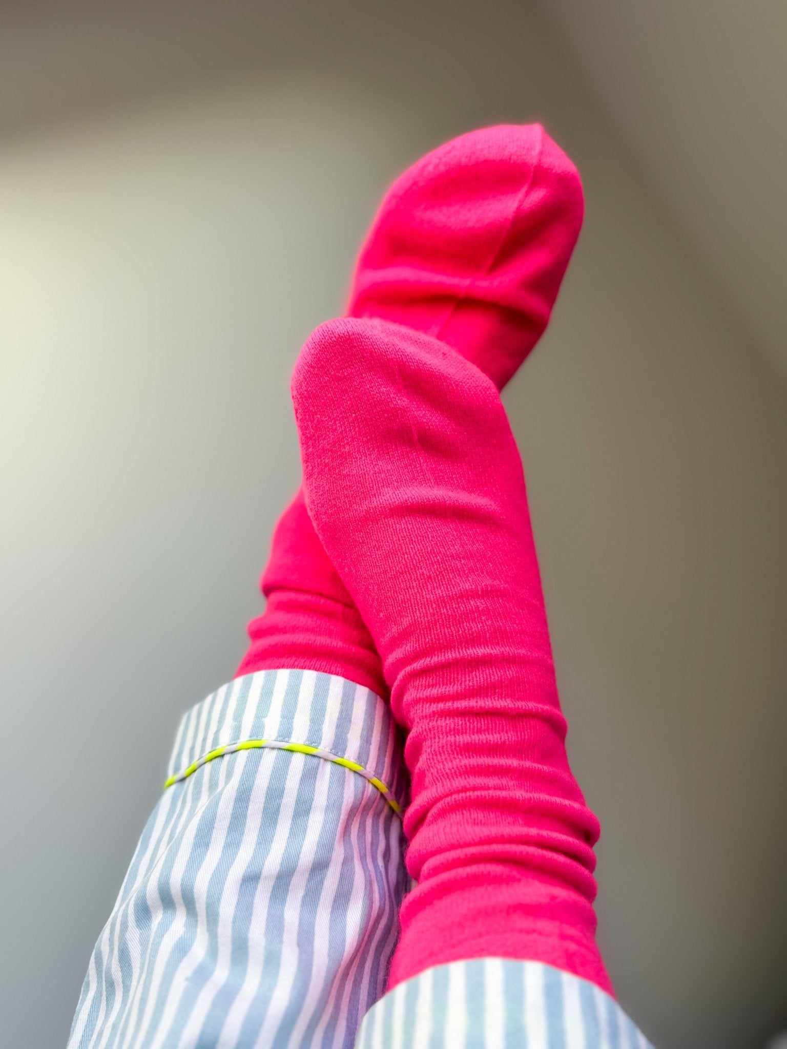 Cashmere Bed Socks | Neon Pink - Bombaby