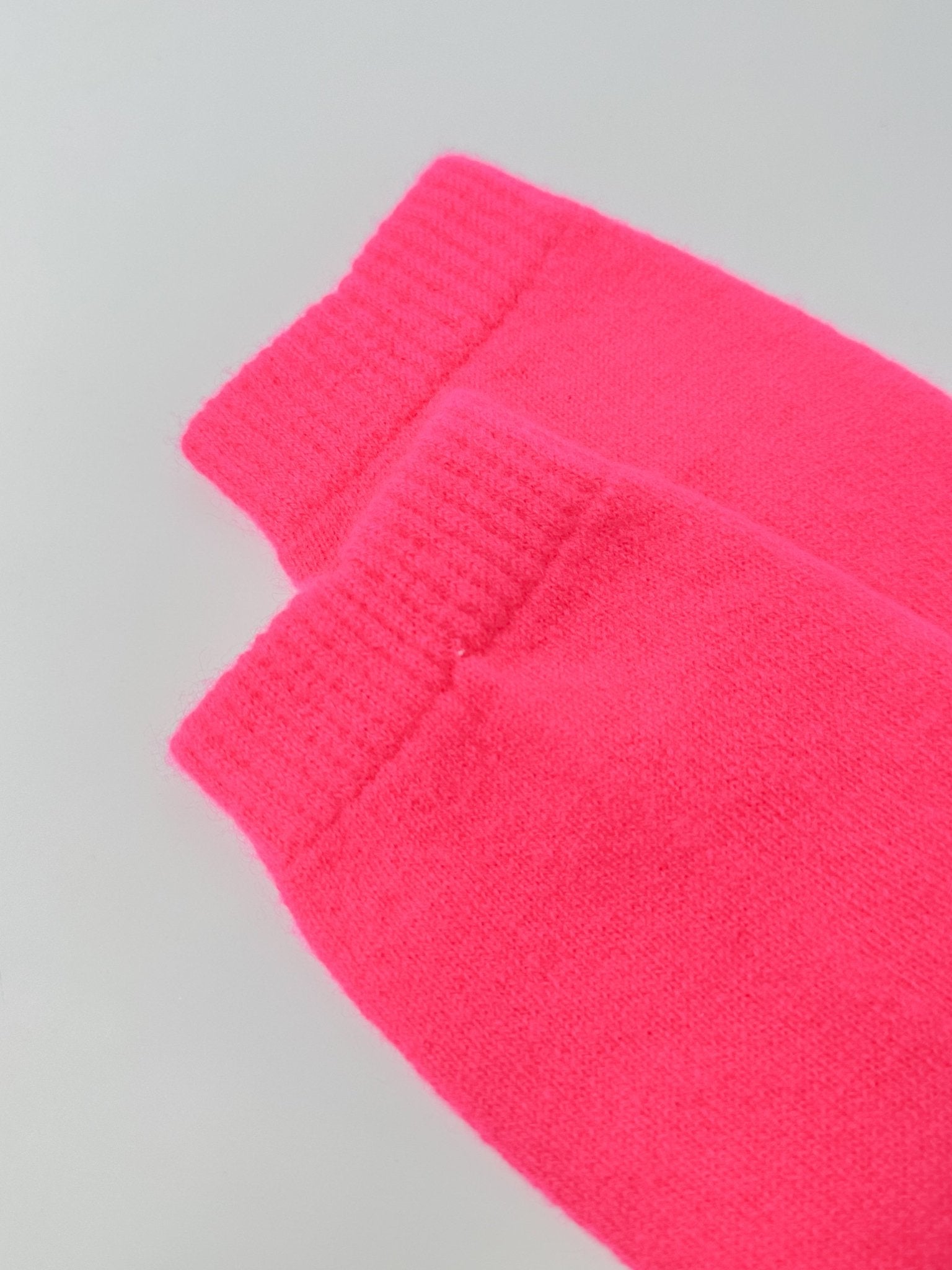 Cashmere Bed Socks | Neon Pink - Bombaby
