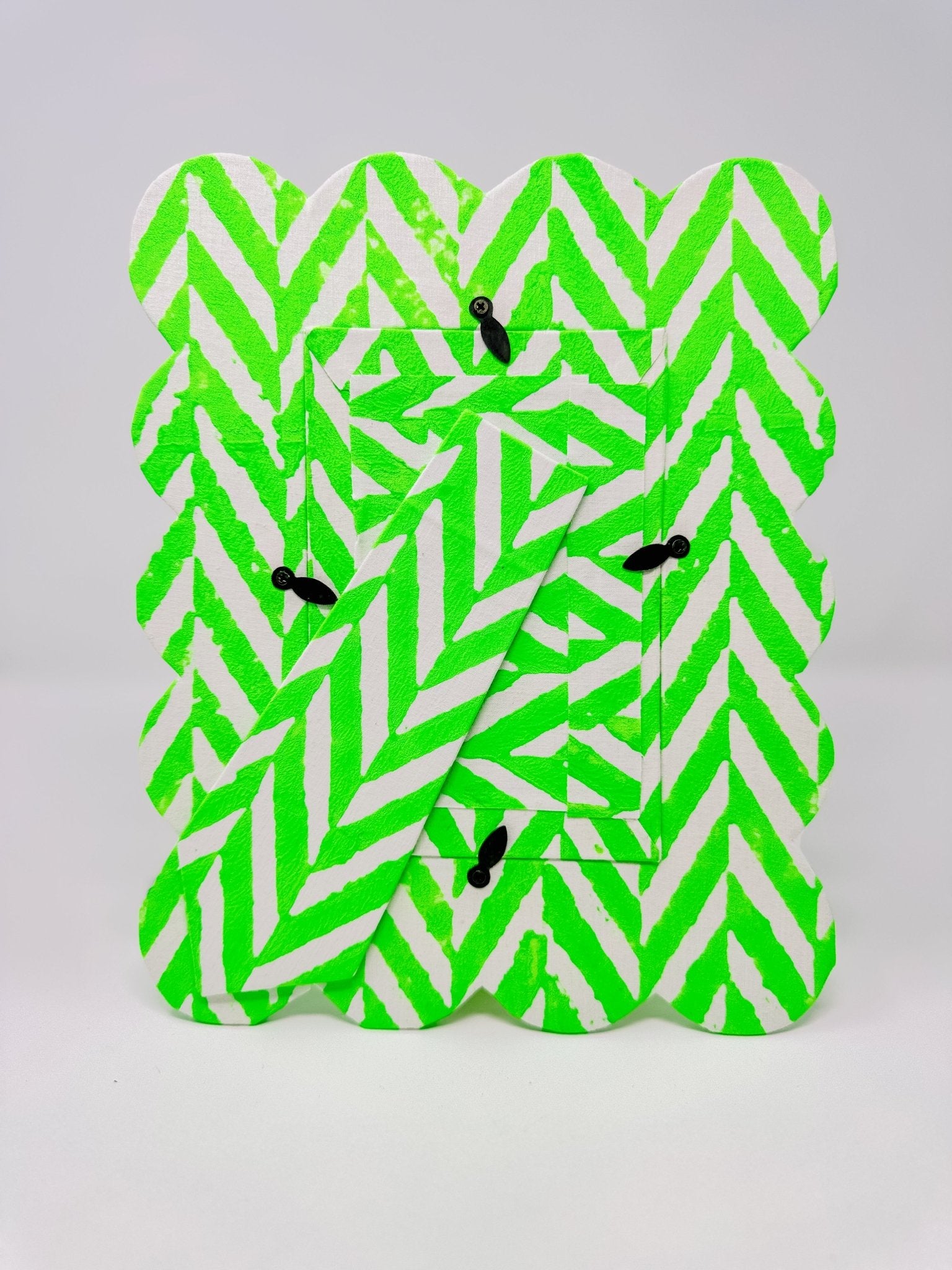 Scallop Photo Frame | Neon Green - Bombaby