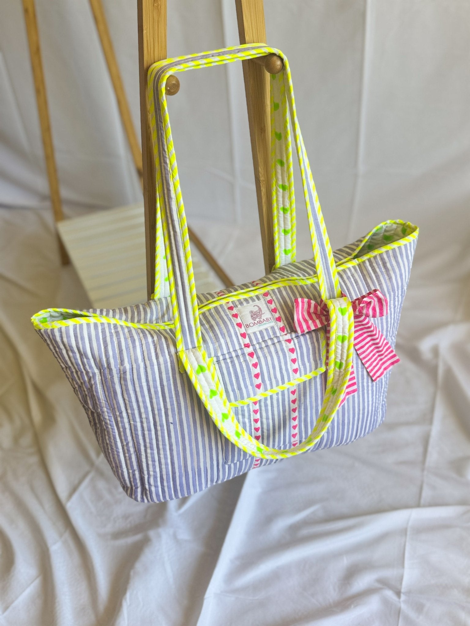 The Travel Tote | Love Hearts - Bombaby