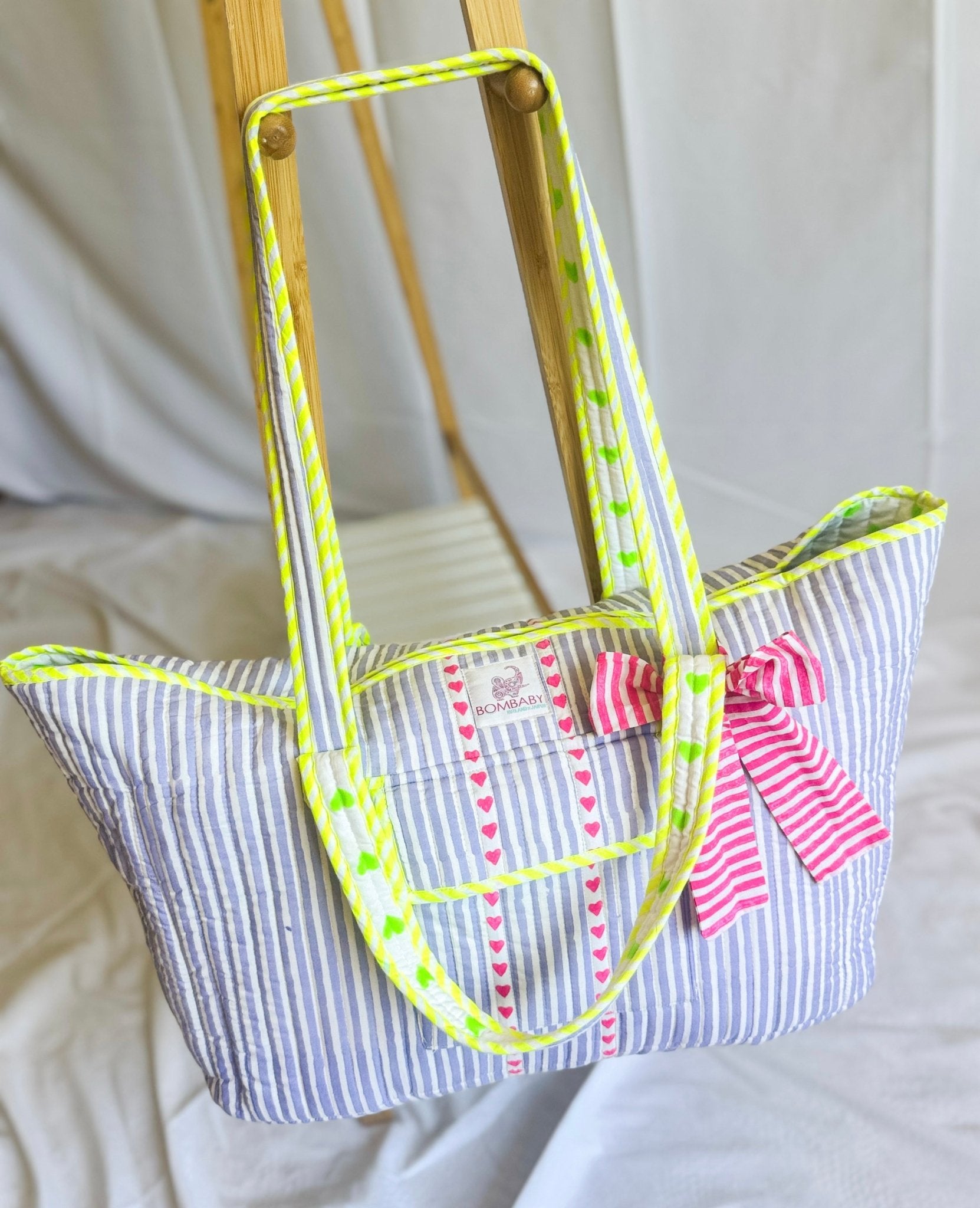 The Travel Tote | Love Hearts - Bombaby