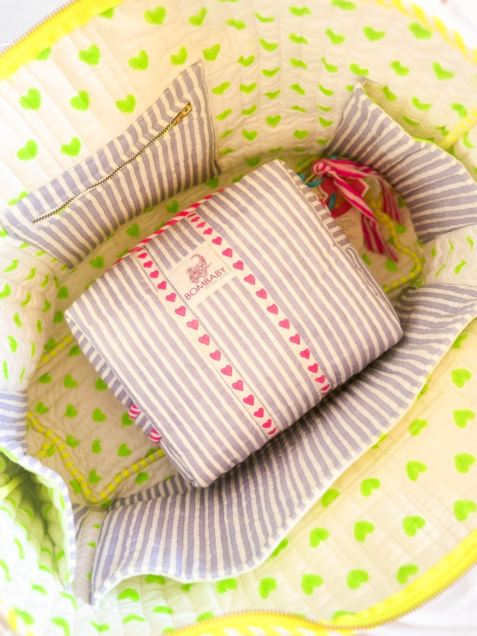 The Travel Tote | Love Hearts - Bombaby