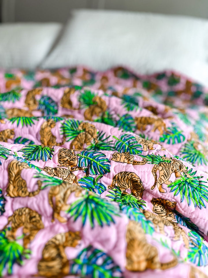 Handmade Block Print Scallop Bedspread | Pink Tiger - Bombaby