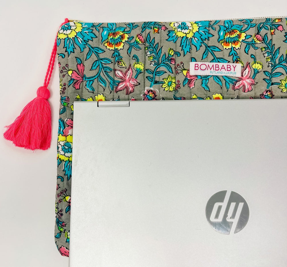 Handmade Quilted Laptop Sleeve - Lata Floral - Bombaby