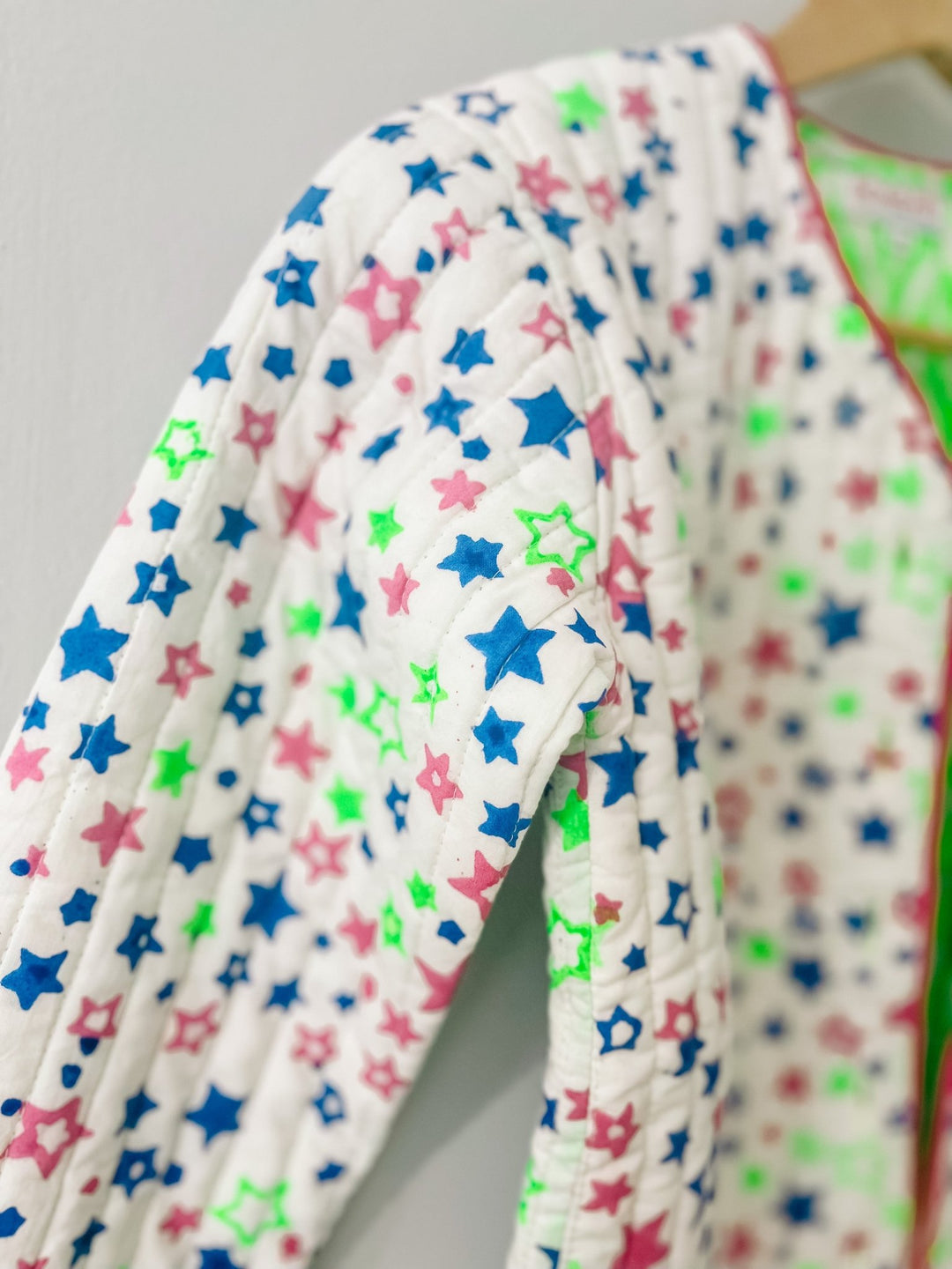 Quilted Scallop Jacket | Neon Stars - Bombaby